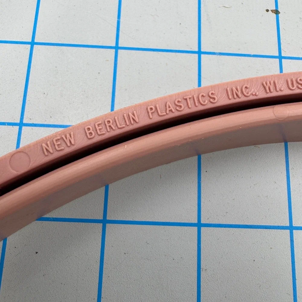 New Berlin Plastics 8x11 Oval Embroidery Hoops Set of 2‎ Dusty Rose Made in USA